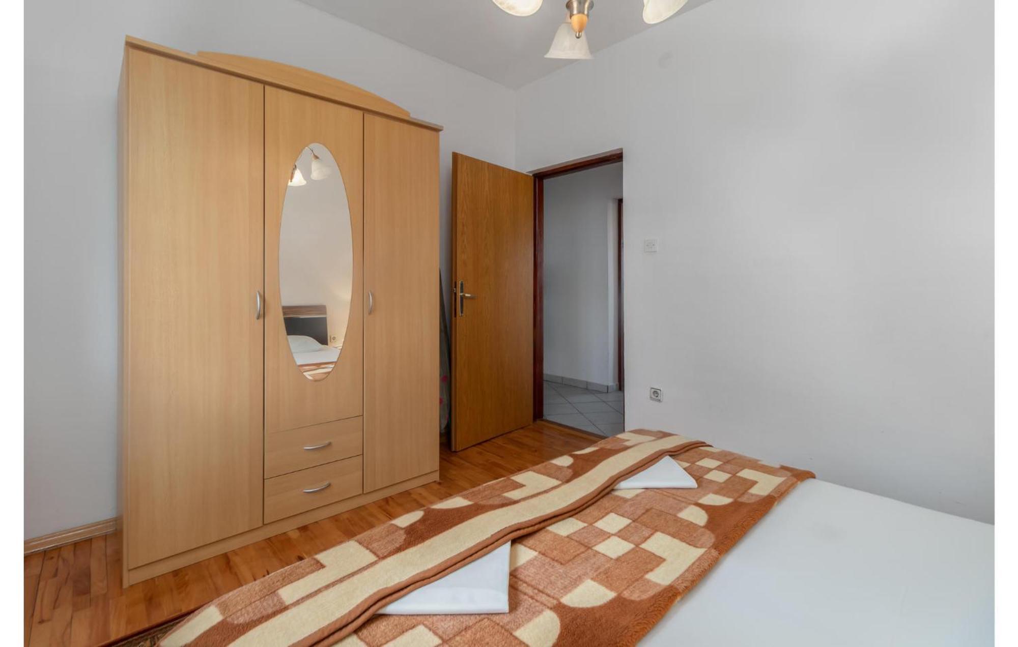 3 Bedroom Awesome Apartment In Novi Vinodolski Eksteriør billede